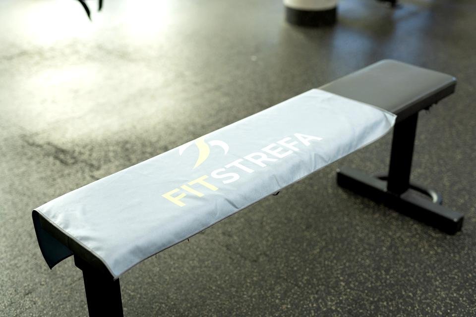FitStrefa: ręcznik treningowy z logo klubu